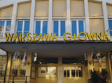 zabytkowy budynek w kolorze kremowym z napisem Warszawa Główna