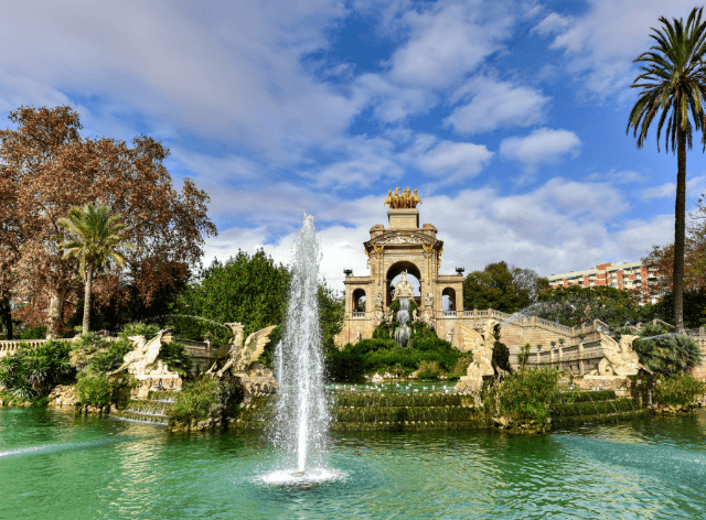fountain, historic buildings with arches in the background